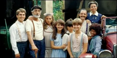 Quelle est l'origine de la mini-série "Anarchistes, grâce à Dieu" ?