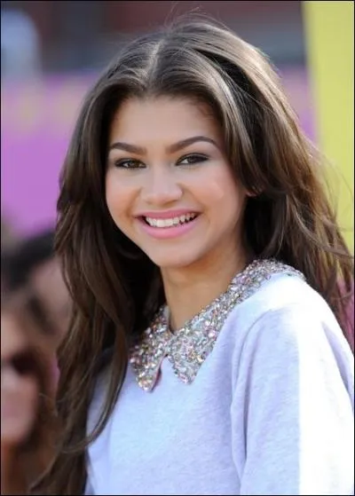 Comment s'appelle le tlfilm dans lequel elle apparut avec Bella Thorne ?