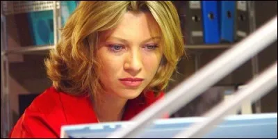 Qui interprète le rôle de Ariane Ferry dans la série du même nom ?