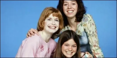 Où Ann Romano emménage-t-elle avec ses deux filles pour recommencer une nouvelle vie après son divorce dans "Au fil des jours" ?