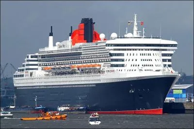 Le paquebot Queen Mary 2, fait environ combien de fois la taille du Titanic ?