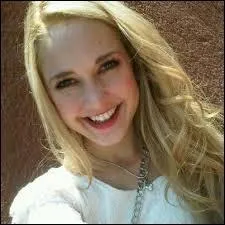 Pourquoi Camila n'a-t-elle pas sign le contrat qu'a finalement sign Ludmila (dbut de la srie) ?