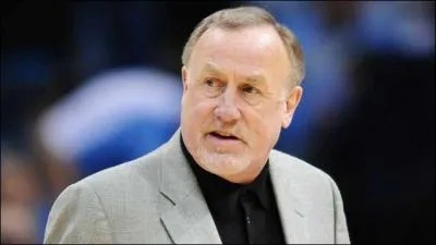 Qui est le coach des Timberwolves ?