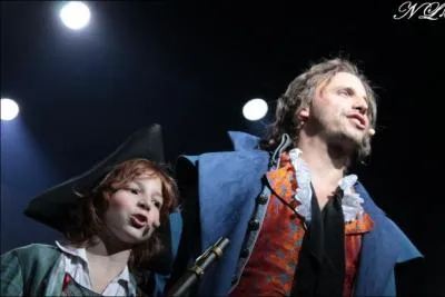 Quel est,  peu prs, l'ge du personnage Charlotte ?