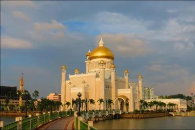 Quelle affirmation  propos de Bandar Seri Begawan est errone ?