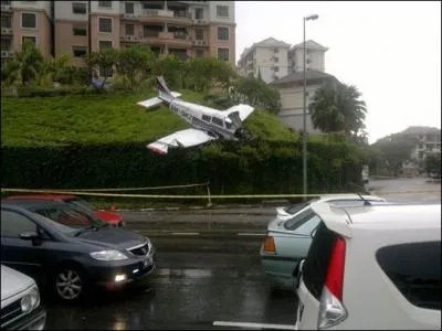 Retrouvez le titre de la chanson grce  ces quelques paroles : Hou ! Hou ! Hou ! Hou ! / Comme un indien dans son igloo !