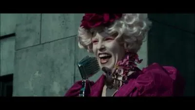 Y a-t-il des volontaires quand Effie Trinket annonce le tribut masculin du district Douze, Peeta Mellark ?