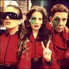 Dans quelle srie des extraterrestres se faisant appeler  les visiteurs  ambitionnent-ils d'envahir la Terre ?