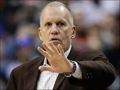 Qui est le coach des Sixers ?