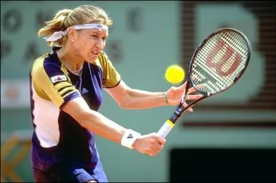 Steffi Graf a remport 6 titres  Roland-Garros.