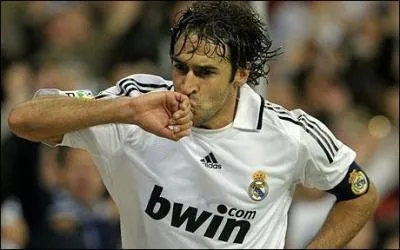 Combien de buts Raul a-t-il marqus en Ligue des champions ?