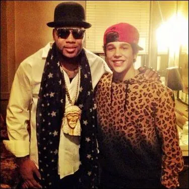 Avec qui Austin a-t-il ralis un single se nommant 'Say You're Just A Friend' ?