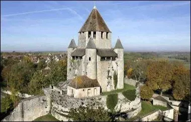 Les derniers artisans confiseurs de la ville, cit mdivale de Seine-et-Marne, continuent la production de cette dlicieuse friandise, selon une recette et des mthodes plusieurs fois centenaires.