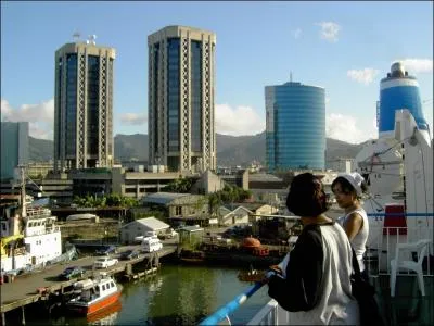 Quelle affirmation  propos de Port-d'Espagne est fausse ?