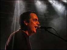 Quel musicien ne joue pas avec Pete Trewavas dans le supergroupe Transatlantic ?