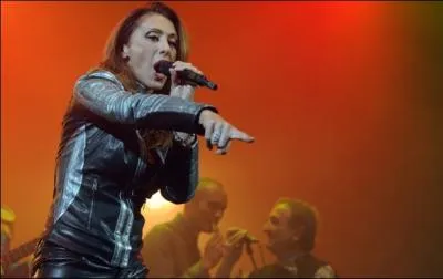 Le banquier demande  Timsit et Anconina que s'ils russissent, celui-ci puisse obtenir un autographe de ...