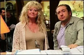 Que demande Sloane pour son brushing dans l'htel prs de la salle du Phoenix ?