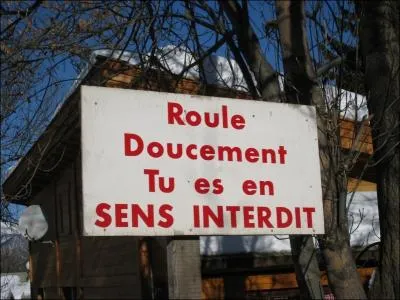 Quel est le synonyme d'interdit ?
