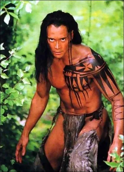 Le chevalier Grgoire de Fonsac et son ami Mani, un indien Mohawk, arrivent dans le pays de Gvaudan, o une crature tue des enfants et des jeunes filles !