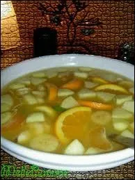 Rhum, jus de citron, jus d'orange, glace pile, jus d'ananas, marasquin ou curaao, eau gazeuse et glace pile et vous voil devant un .