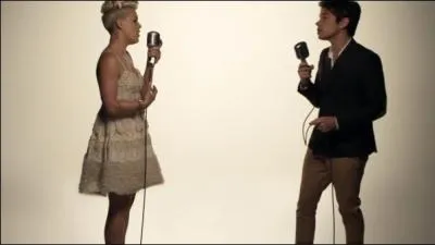 Avec qui a-t-elle chant  Just Give Me a Reason  ?