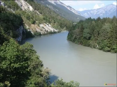 Quelle ville n'est PAS arrose par le Rhin ?