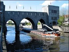 Quelle ville n'est PAS arrose par l'Escaut ?