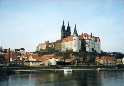 Quelle ville n'est PAS arrose par l'Elbe ?