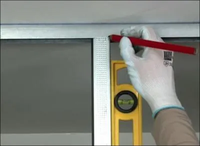 Nous y glissons des... . . , gnralement tous les 60 cm.