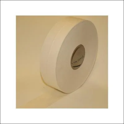 Pour assembler les plaques de placo, nous collons des... .  l'aide d'un enduit.