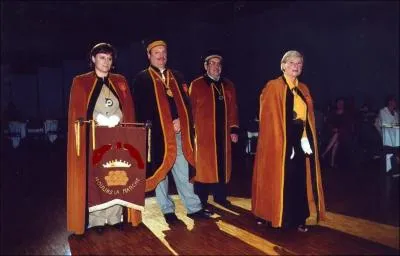 Quelle est la confrrie, cre en 1978, que vous trouverez  Moulins-la-Marche dans l'Orne ?