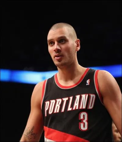 Qui est ce joueur des Blazers ?