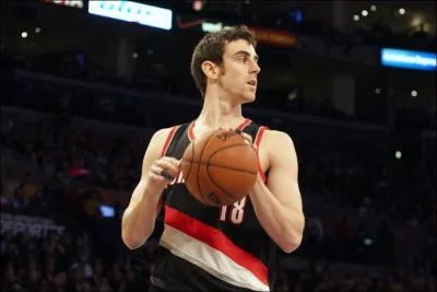 Qui est ce joueur des Blazers ?