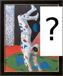 Je suis une uvre de David Hockney, je m'intitule  Harlequin . Quel objet aux couleurs de la France s'y cache ?