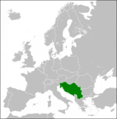 Combien de républiques et provinces autonomes composaient la Fédération de Yougoslavie avant sa chute ?