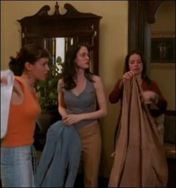  Pouvoir absolu  : qu'arrache Phoebe  la prophtesse, lorsque celle-ci essaye de l'enlever ?