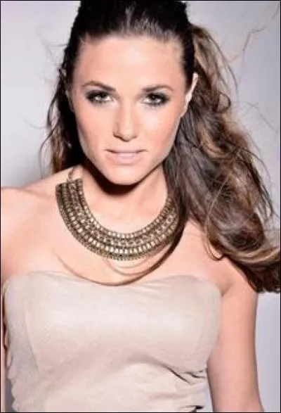 Quelle proche de Capucine est venue  la villa ?