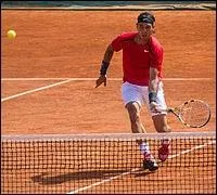 Rafael Nadal est surnomm  Le roi de la terre battue .