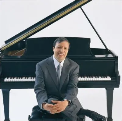 Son nom est Perahia son prnom ?