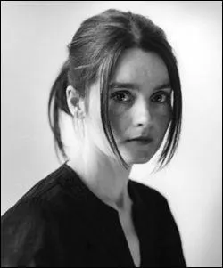 Quel rle joue Shirley Henderson dans la saga Harry Potter ?