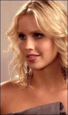 Elle joue Rebekah dans  Vampire Diaries , elle est :
