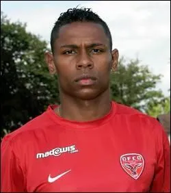 Qui est ce joueur voluant actuellement  Guingamp ?