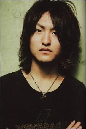 Qui est le bassiste ?