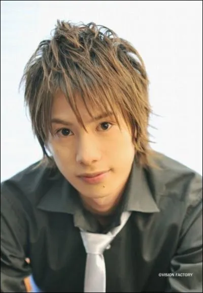 Quel chanteur n� le 26 juillet 1985 a quitt� le groupe ?