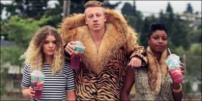 Thrift shop  est sorti en 2012, en quel mois ?