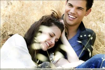 Quel(s) sentiment(s) Bella prouve-t-elle envers Jacob ?