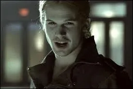 Qui a t traqu par James mis  part Bella ?