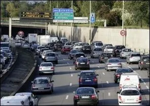 Bonnes vacances ! Except les bouchons de la route, il faudra faire attention aux coups de soleil. Qu'est-ce qui vous bronze dans les gellules bronzantes ?
