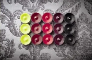 A quelle fragrance  Fruits dfendus  correspond cette description :  Liaison torride entre une tarte au cassis, de juteuses canneberges et des figues mres  point, releves d'une caresse d'agrumes. Qui saurait rsister  un tel plaisir ?  