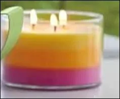 Cette bougie 3-mches est compose des 3 nouvelles fragrances de l't. Mais quels sont leurs noms :